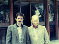 Junto a Sir Peter Scott durante una reunión de la Comisión Ballenera Internacional. Bournemouth, 1985.
