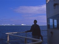 A bordo del Transporte Polar ARA "Bahía Paraíso". Enero, 1984.