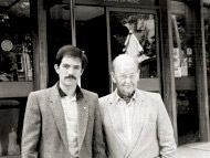 Junto a Sir Peter Scott durante una reunión de la Comisión Ballenera Internacional. Bournemouth, Junio 1987.