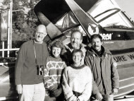 Junto a Roger Payne, Kate O'Connell y amigos en Kaikoura, Nueva Zelanda, próximos a embarcarnos para ver cachalotes. Junio, 1988.
