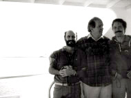 Con Roger Payne y Gustavo Alvarez Colombo en Provincetown, USA, embarcados para ver ballenas jorobadas. Junio, 1989.